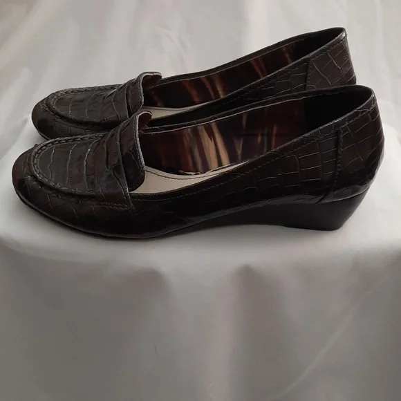AK Anne Klein Women's Alligator Print Loafers Size 6M - Picture 5 of 11